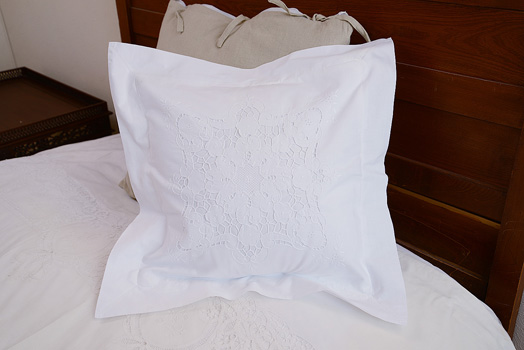 Victorian Hand Embroidered Pillow Sham 3" Flange border. 18"x18"